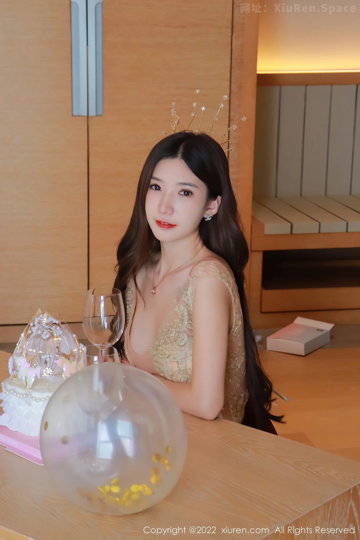 图片[4]-[XiuRen秀人网] VOL.5427 模特hebe韩心雨香格里拉旅拍脱连衣裙露丁字裤秀翘臀诱惑写真52P-秀人网官方网站